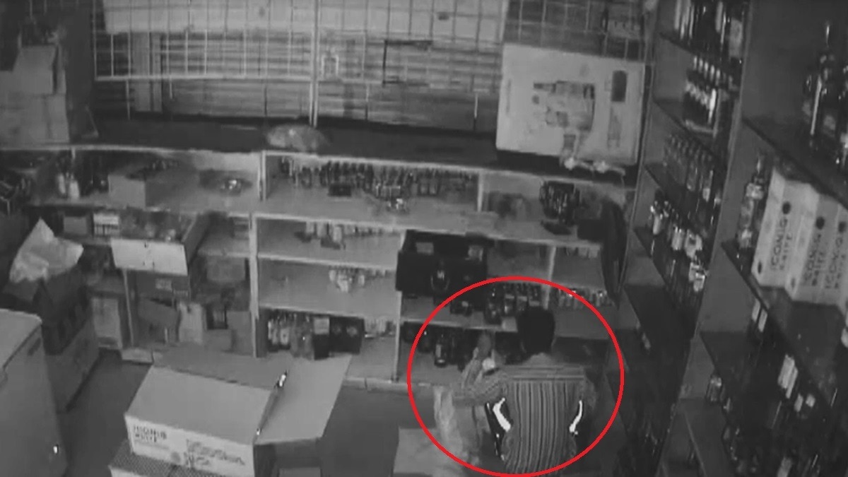 68524303c34b2-cctv-footage-of-theft-in-liquor-shop-183925992-16x9.jpg