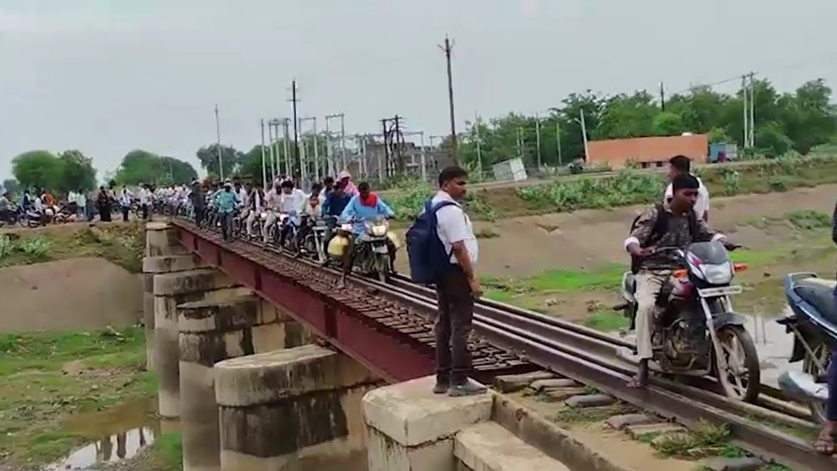 68637bebd6107-sheopur-railway-track-viral-video-01104660-16x9.jpg