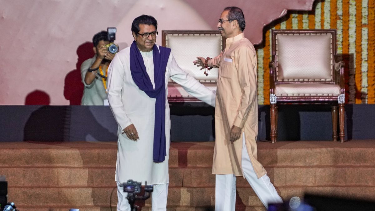 6874efe18375c-uddhav-thackeray-with-raj-thackeray-14540446-16x9.jpg