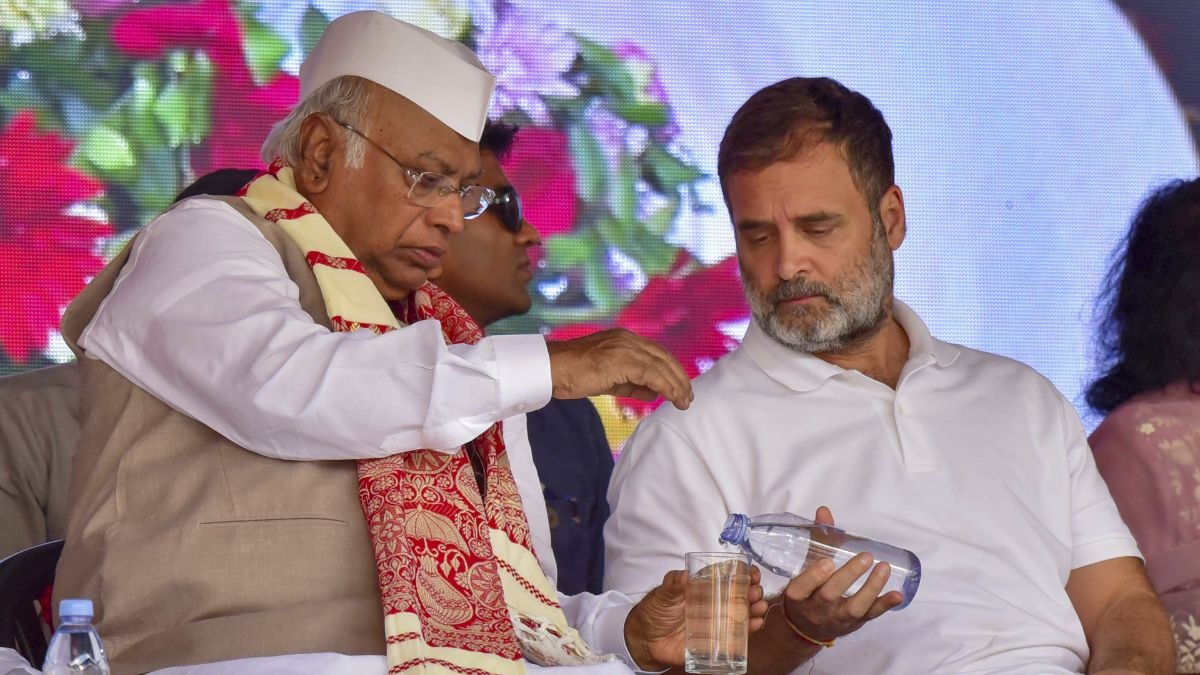 6878d997ea414-congress-president-mallikarjun-kharge-rahul-gandhi-glass-water-170802464-16x9.jpg