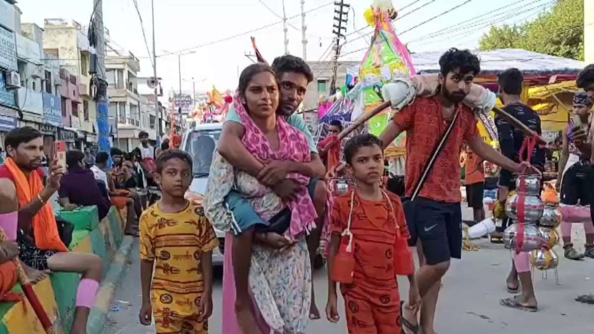 687afd27d4aad-kanwar-yatra-2025-wife-carries-husband-190418323-16x9.jpg