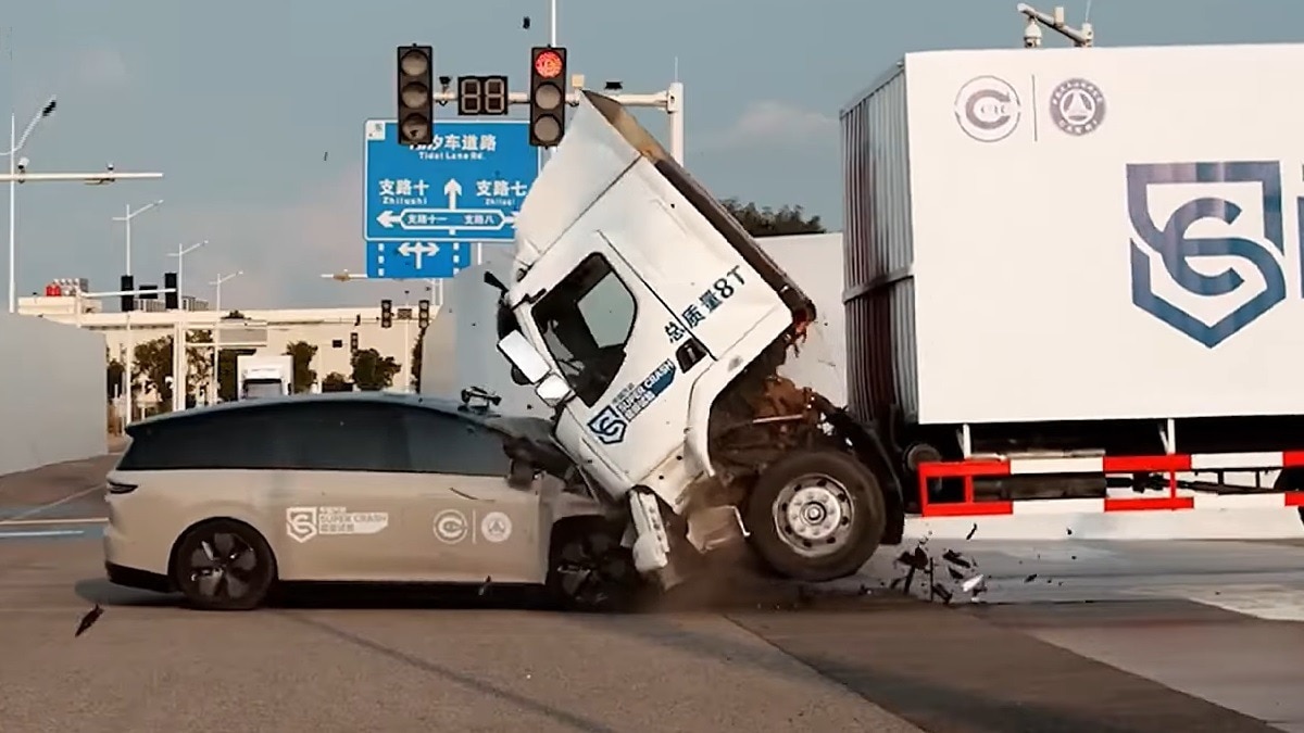 68922224ecd19-li-auto-i8-vs-truck-crash-video-052415106-16x9.jpg