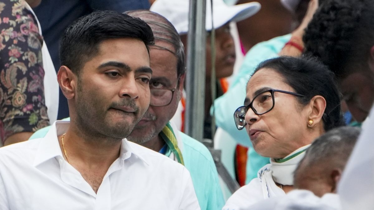 6892fedbc2a9e-tmc-leader-abhishek-banerjee-with-west-bengal-cm-mamata-banerjee-060558210-16x9.jpg