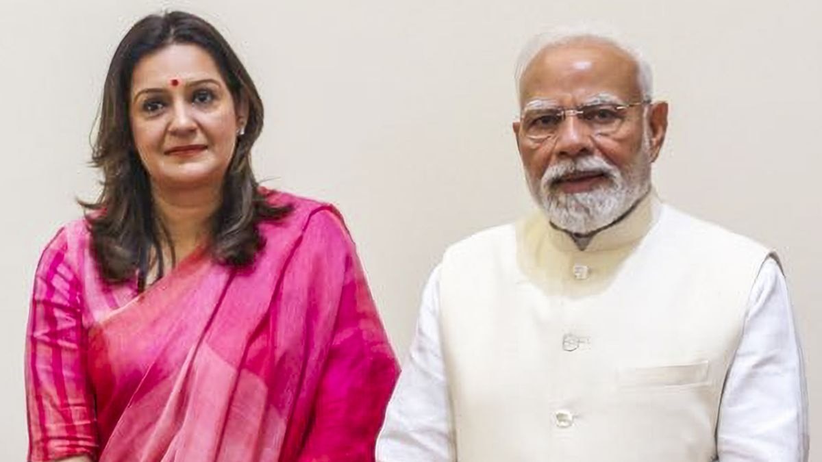 68947f71bc98b-shiv-sena-ubt-mp-priyanka-chaturvedi-with-pm-narendra-modi-072653991-16x9.jpg