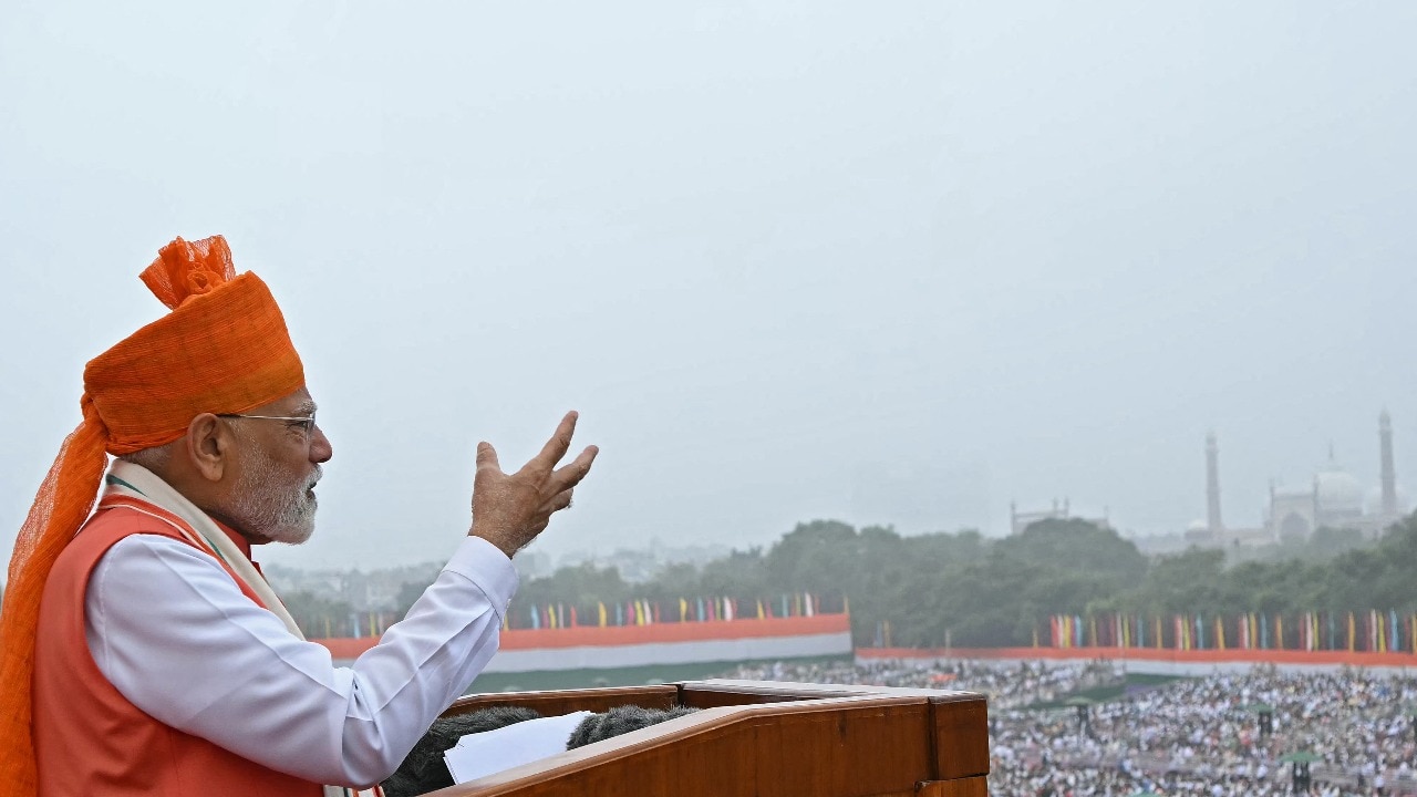 689ed289c3b9f-pm-modi-at-the-red-fort-photo-pti-150334721-16x9.jpg