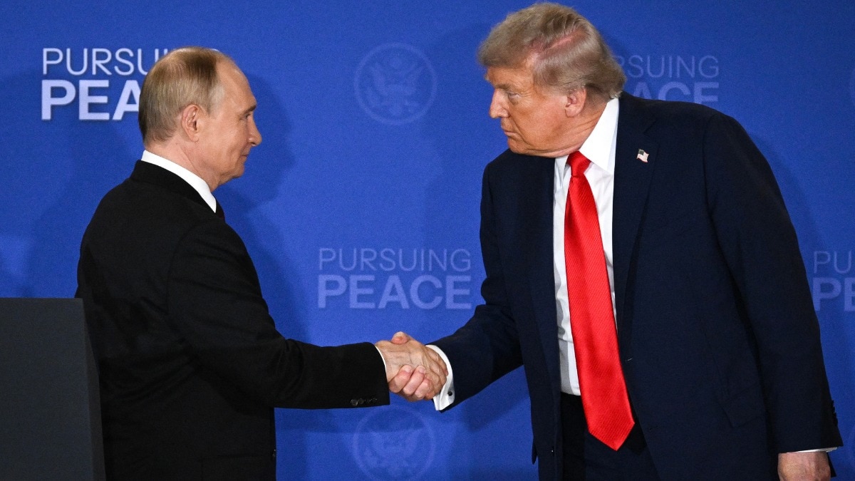 689fc7b99c6cd-donald-trump-russia-vladimir-putin-meeting-155011765-16x9.png