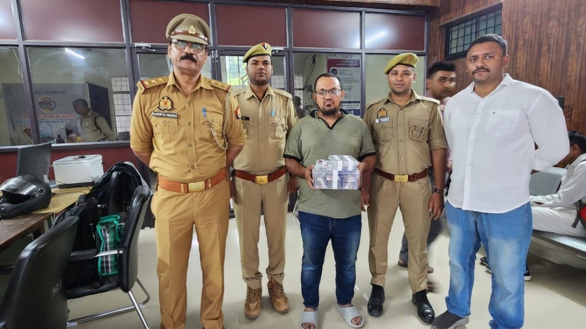 68a6fbb85ef16-accused-shopkeeper-arrested-by-kanpur-police-photo-itg-215754379-16x9.jpg