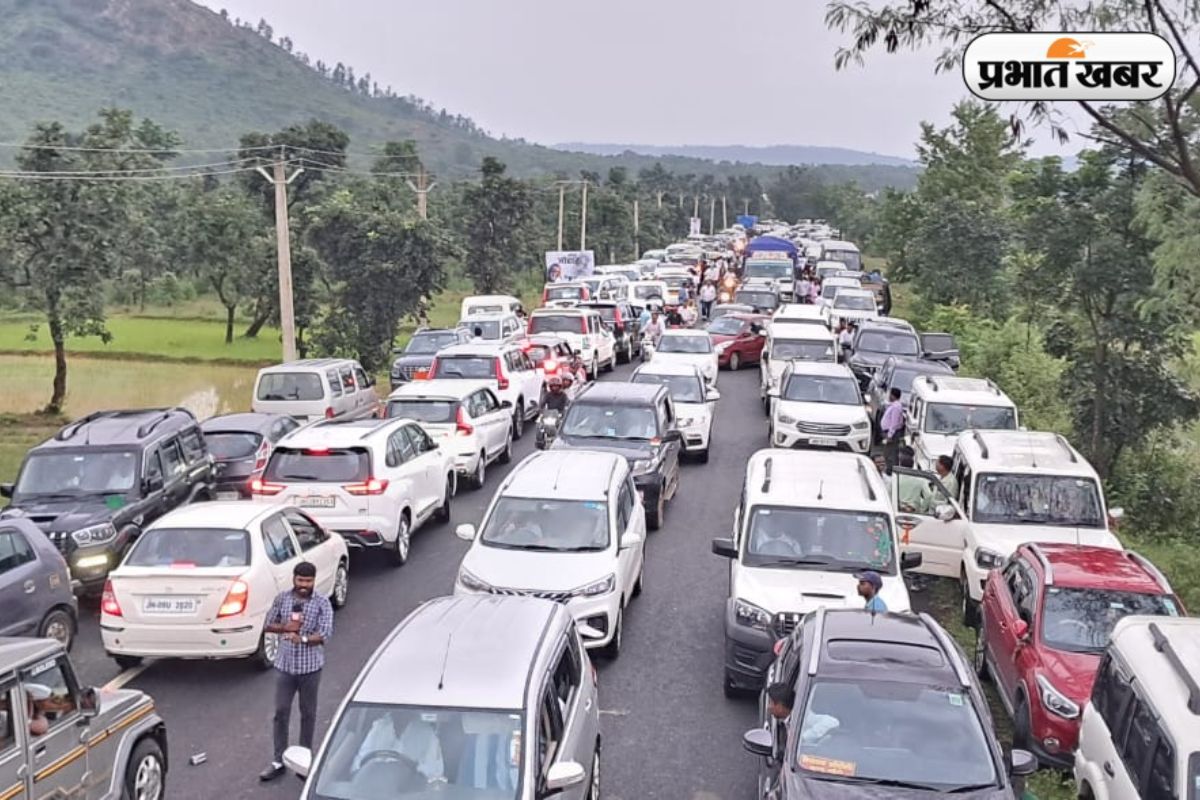 Shibu-Soren-Funeral-Road-Jam.jpg