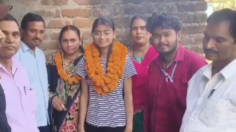 69c14822baba9-sapna-kumari-with-family-230309440-16x9.png