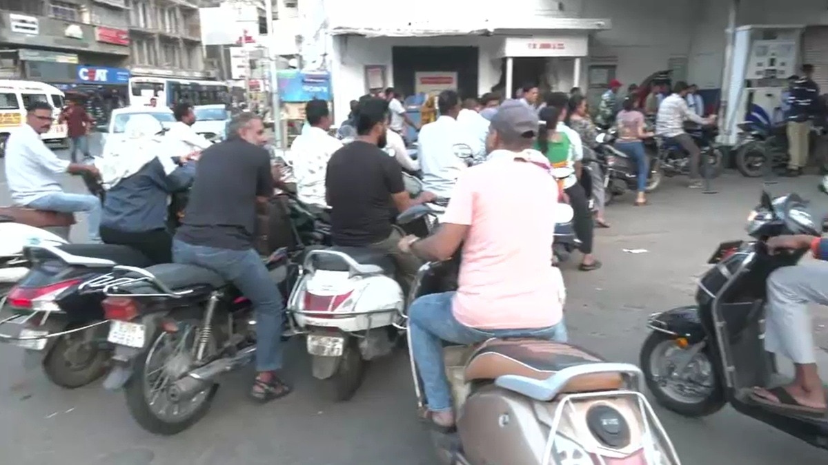 69c261265b96d-rumors-of-a-petrol-and-diesel-shortage-spread-across-several-cities-and-districts-of-g.jpeg