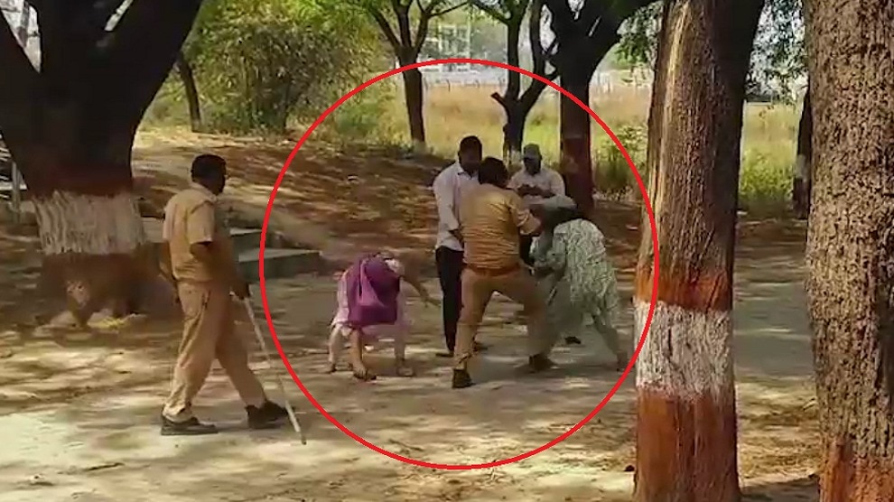69cd2147bef79-jaunpur-police-viral-video-014434326-16x9.png