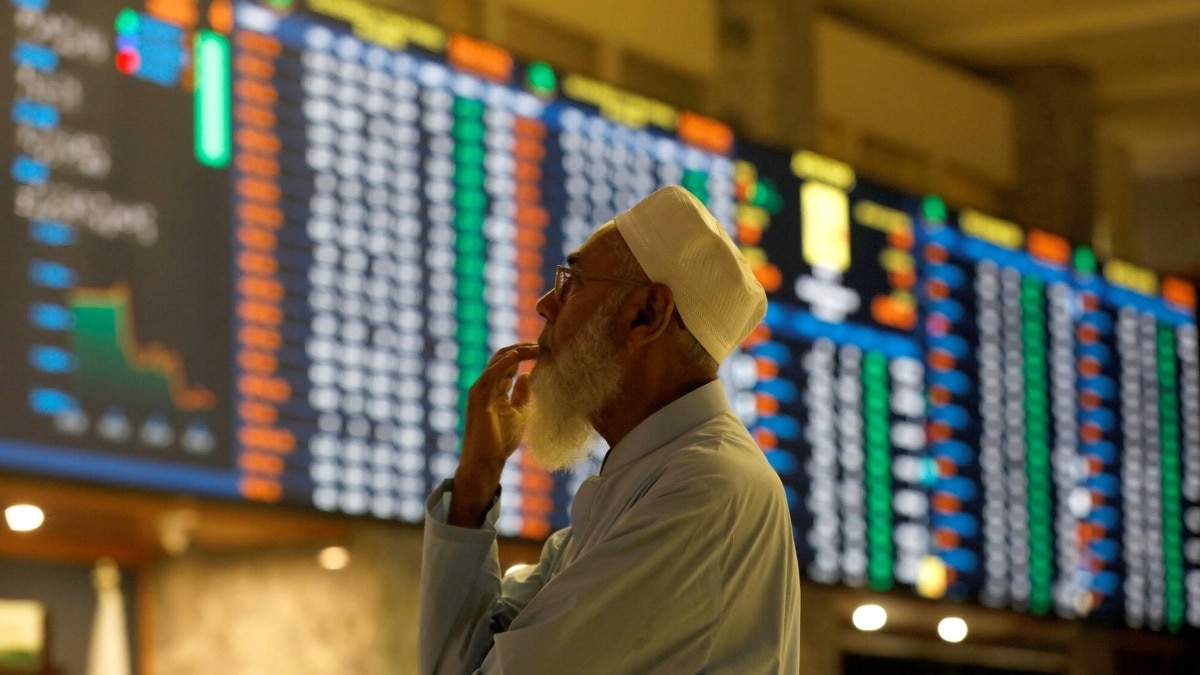 69dc9ef632517-pakistan-stock-market-crash-134448388-16x9.jpg